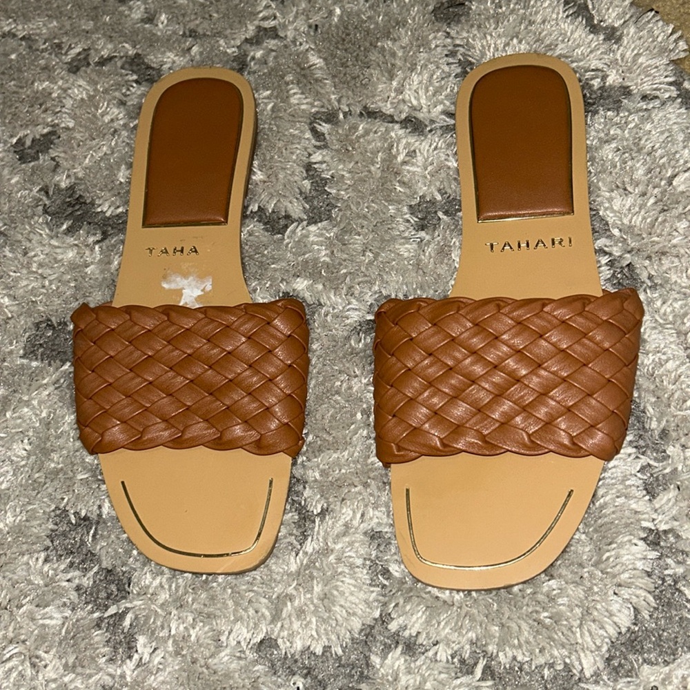 Tahari Melissa Braided Flat Sandals Slide Beige Brown Faux Leather Size 10